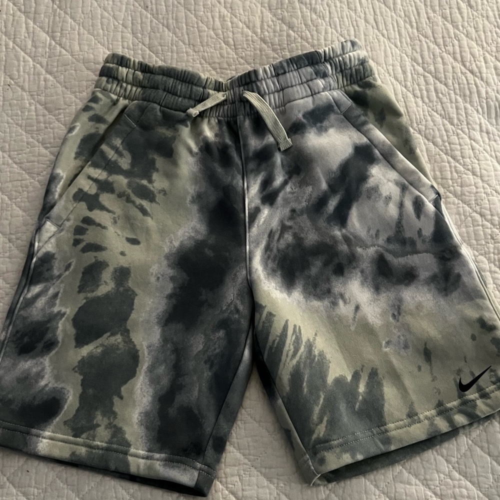 Nike Boys Shorts Size M